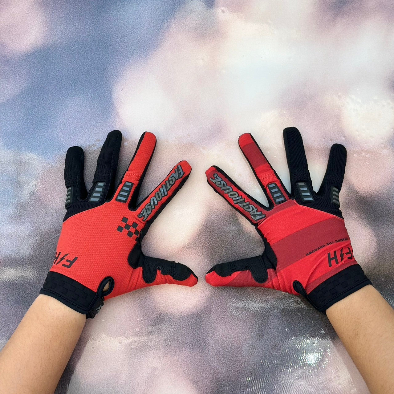ถุงมือไบท์เกอร์ FASTHOUSE OFF-ROAD OUTLAND GLOVE LAVA FALLS