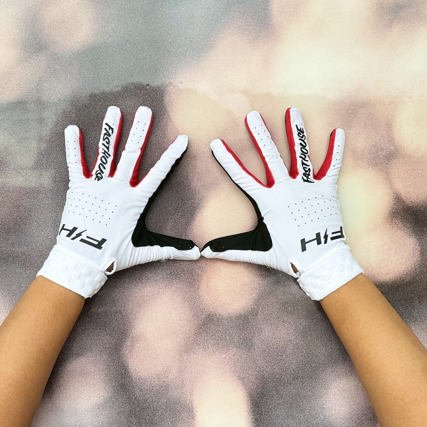 ถุงมือไบท์เกอร์ FASTHOUSE HELIX CIRCUIN GLOVE WHITE