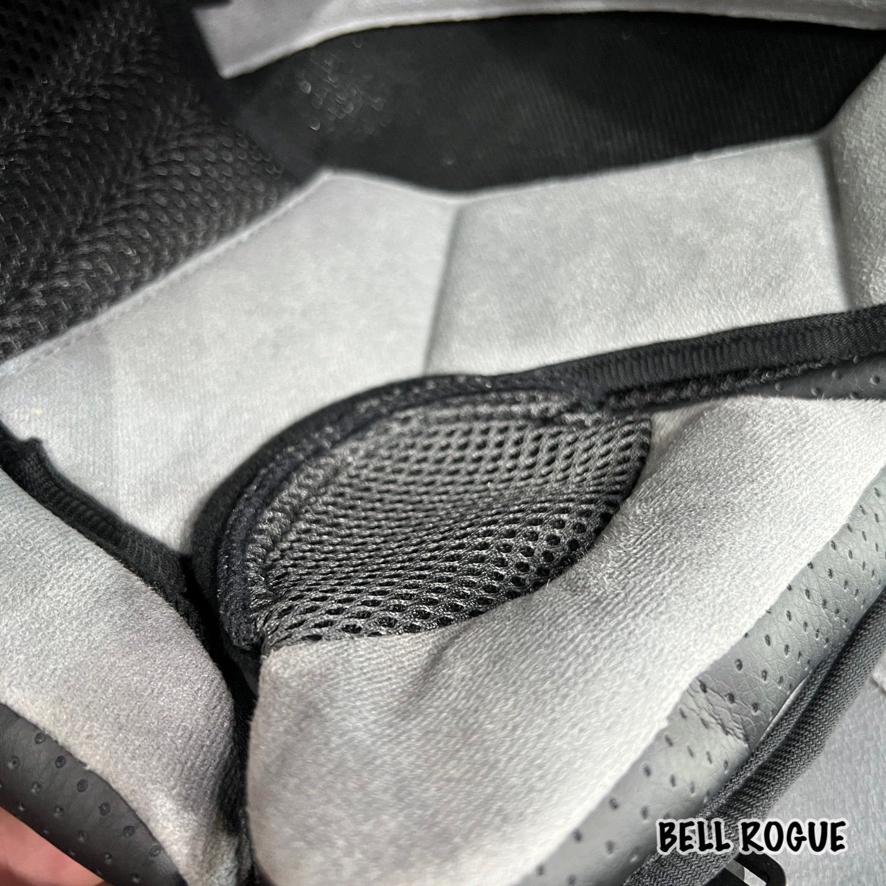 BELL ROGUE SOLID MATTE BLACK