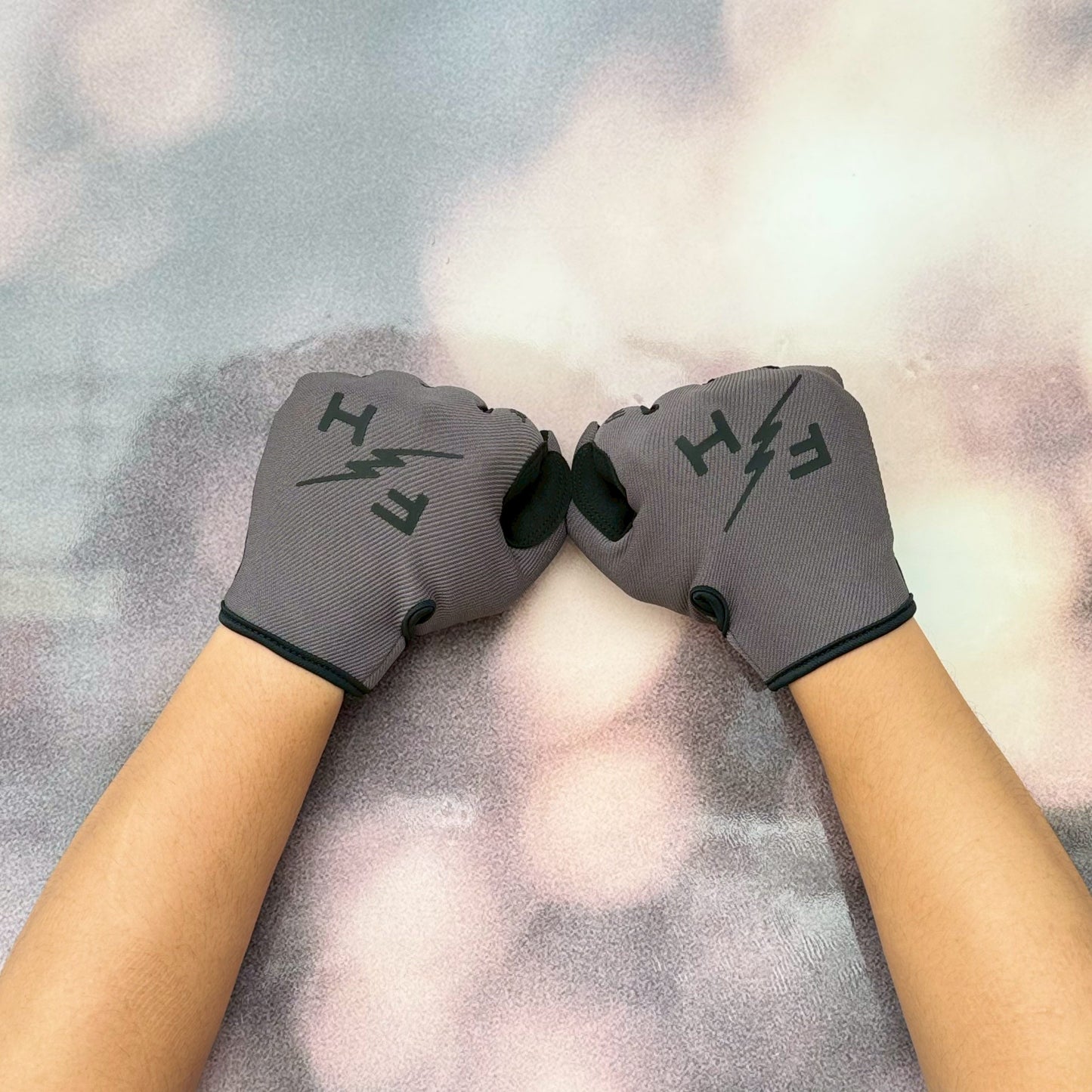 ถุงมือไบท์เกอร์ FASTHOUSE CARBON ETERNAL GLOVE GRAY