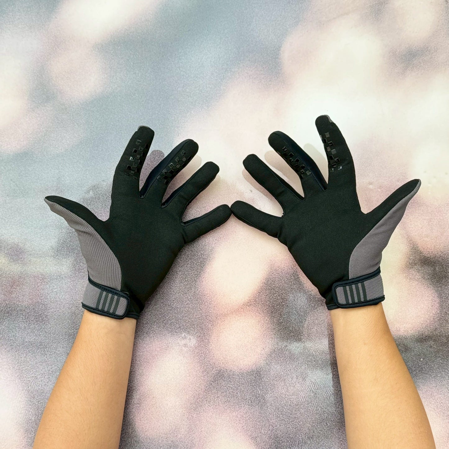 ถุงมือไบท์เกอร์ FASTHOUSE CARBON ETERNAL GLOVE GRAY