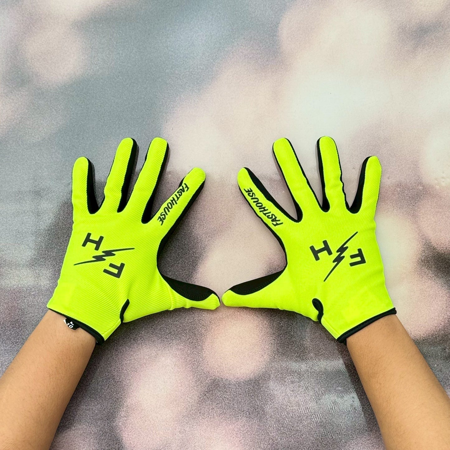 ถุงมือไบท์เกอร์ FASTHOUSE CARBON ETERNAL GLOVE HIGH-VIZ