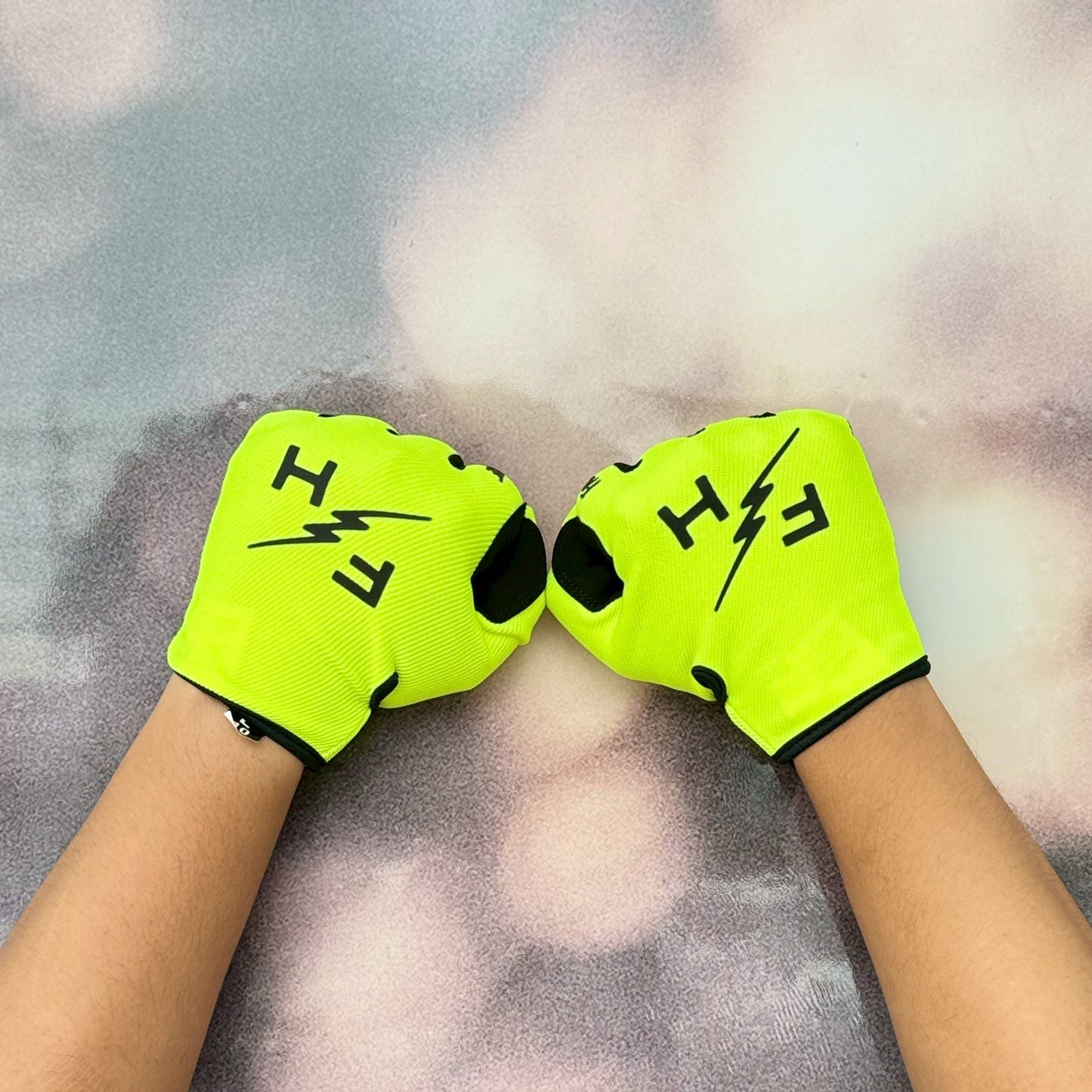 ถุงมือไบท์เกอร์ FASTHOUSE CARBON ETERNAL GLOVE HIGH-VIZ