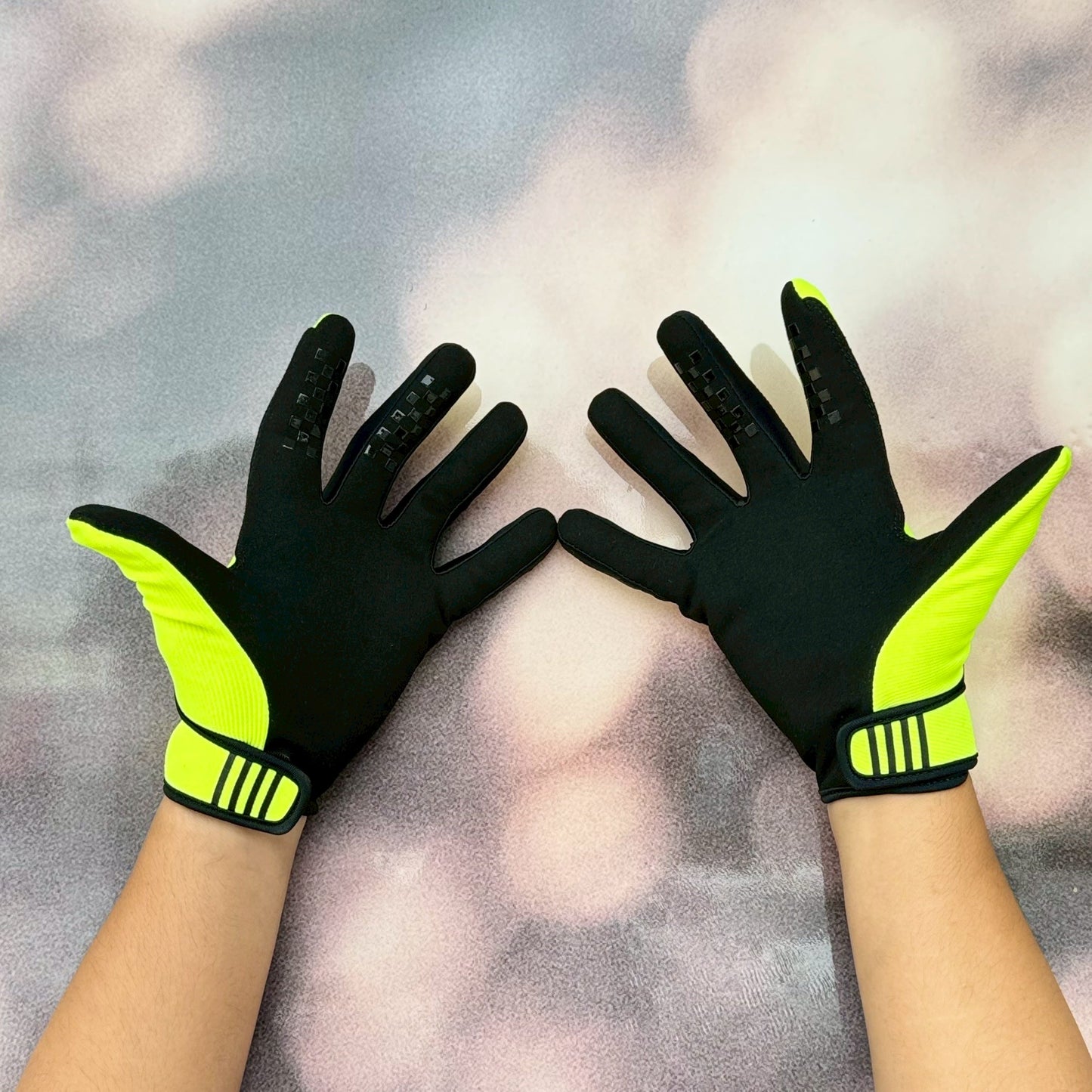 ถุงมือไบท์เกอร์ FASTHOUSE CARBON ETERNAL GLOVE HIGH-VIZ
