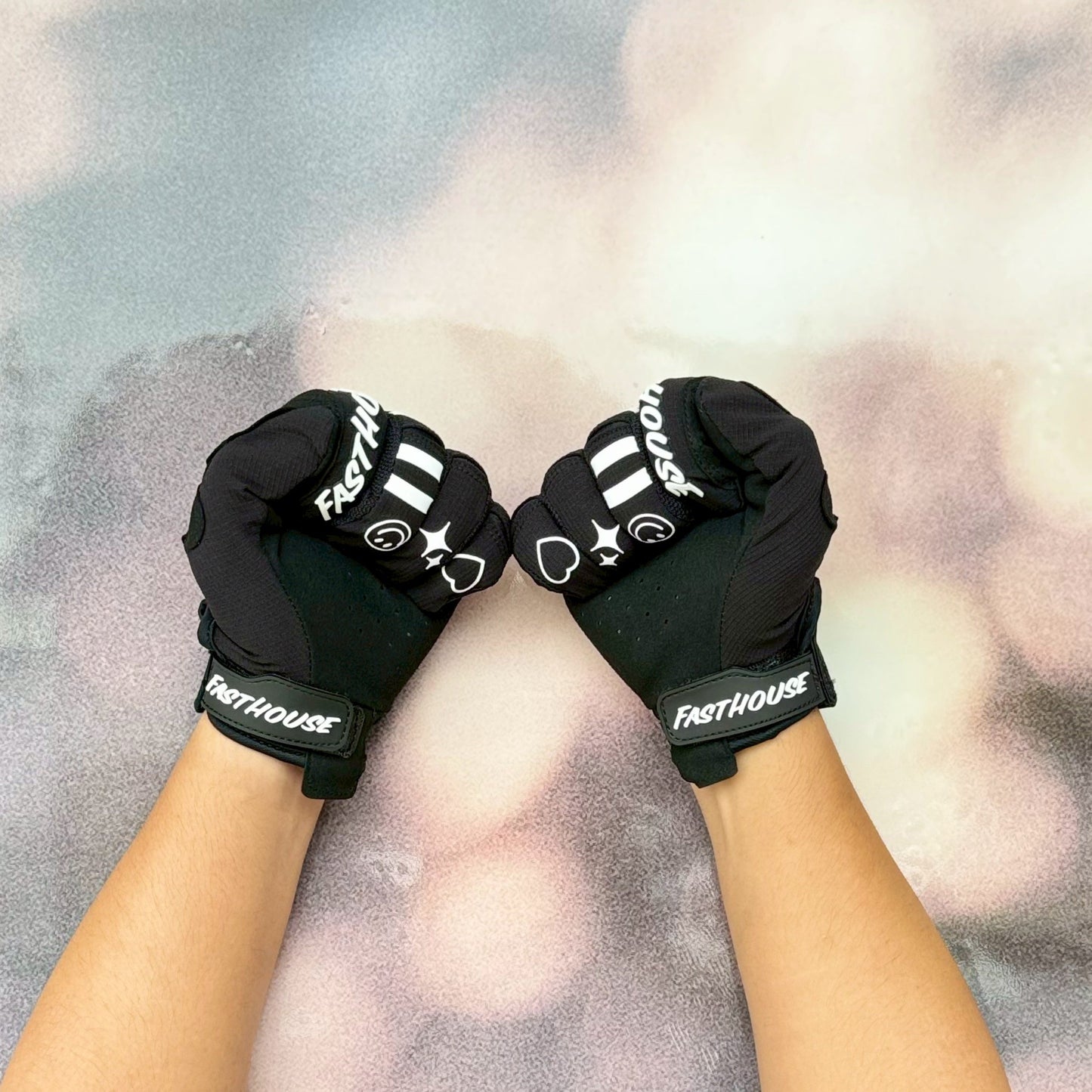 ถุงมือไบท์เกอร์ FASTHOUSE ELROD XENON GLOVE BLACK