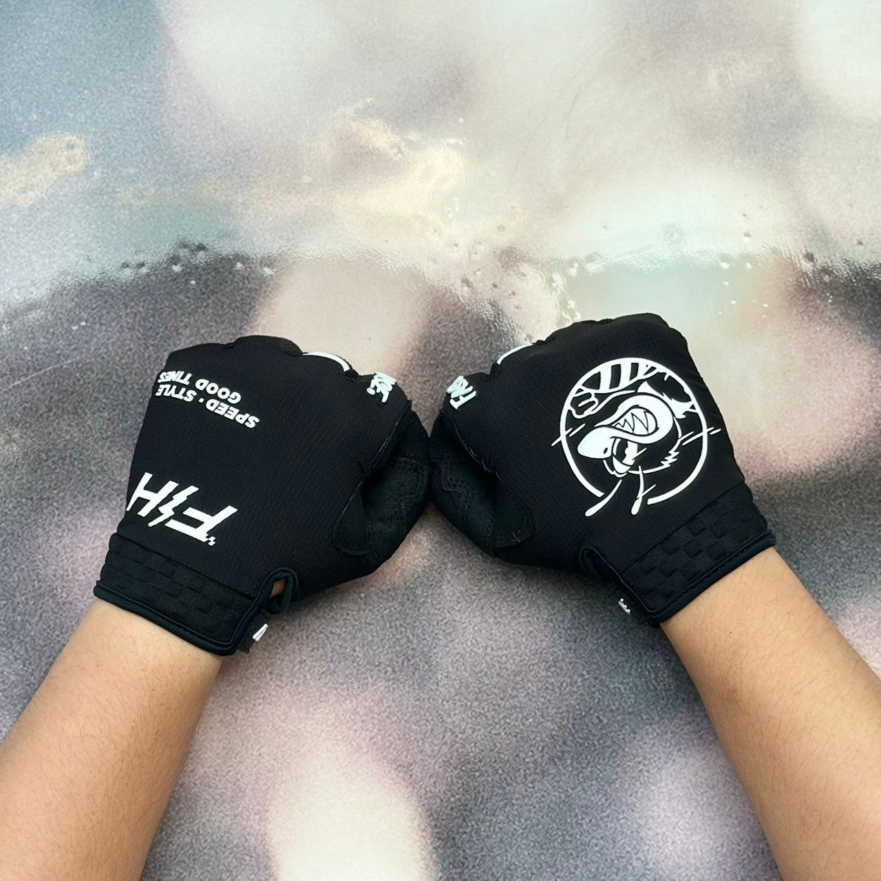 ถุงมือไบท์เกอร์ FASTHOUSE ELROD OG GLOVE BLACK