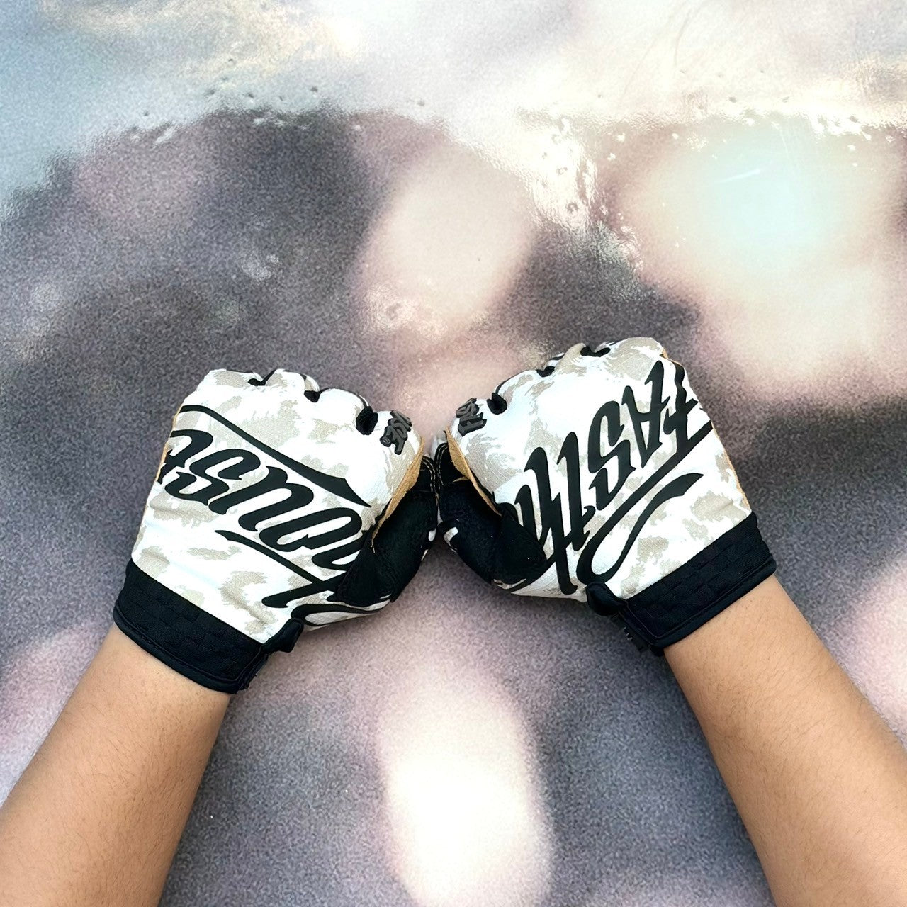 ถุงมือไบท์เกอร์ FASTHOUSE ELROD STAY GOLDEN GLOVE CHAIK CAMEL