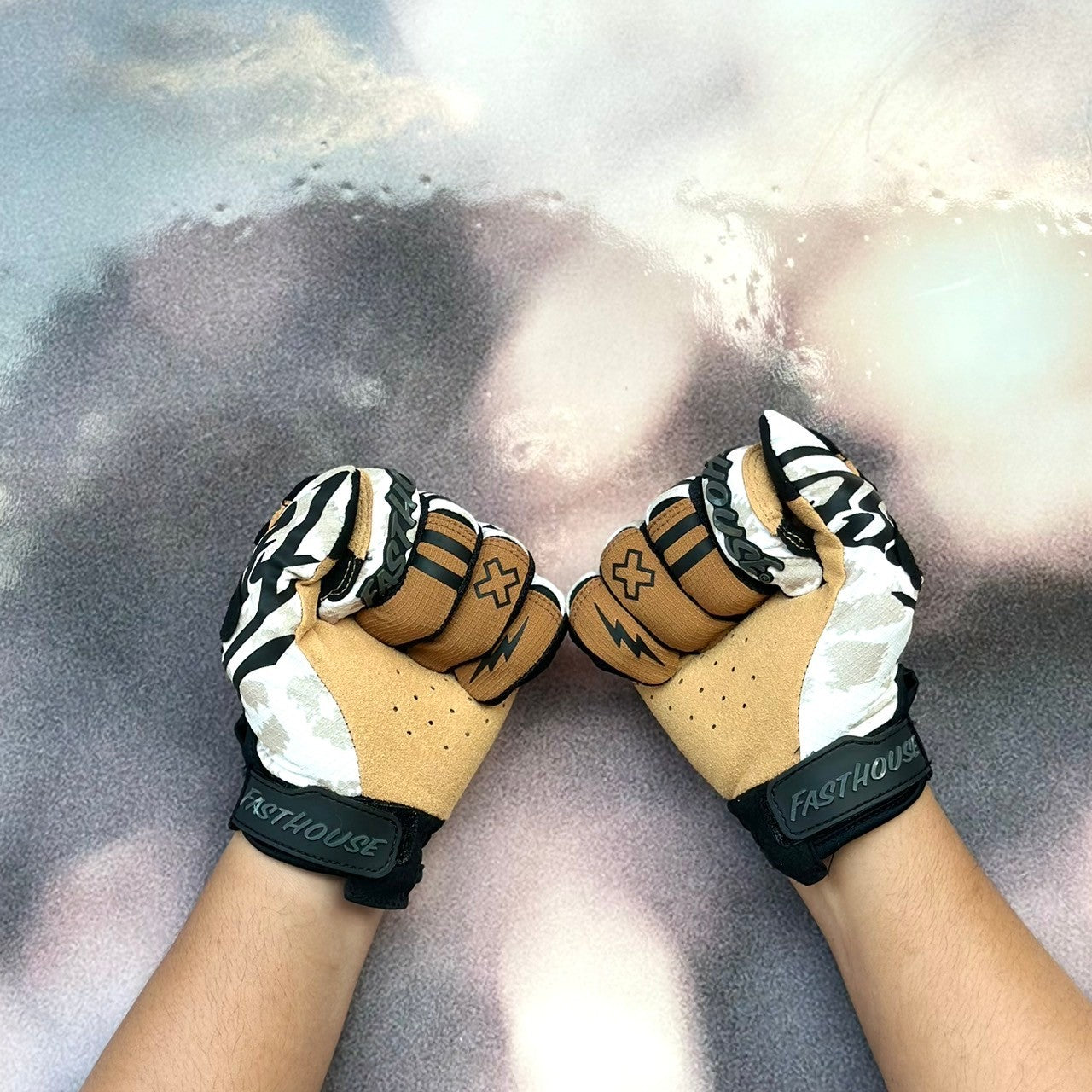 ถุงมือไบท์เกอร์ FASTHOUSE ELROD STAY GOLDEN GLOVE CHAIK CAMEL