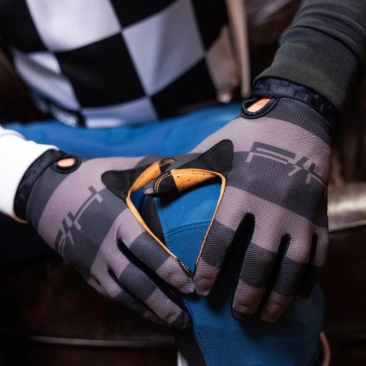 ถุงมือไบท์เกอร์ FASTHOUSE VAPOR RAY GLOVE GRAY