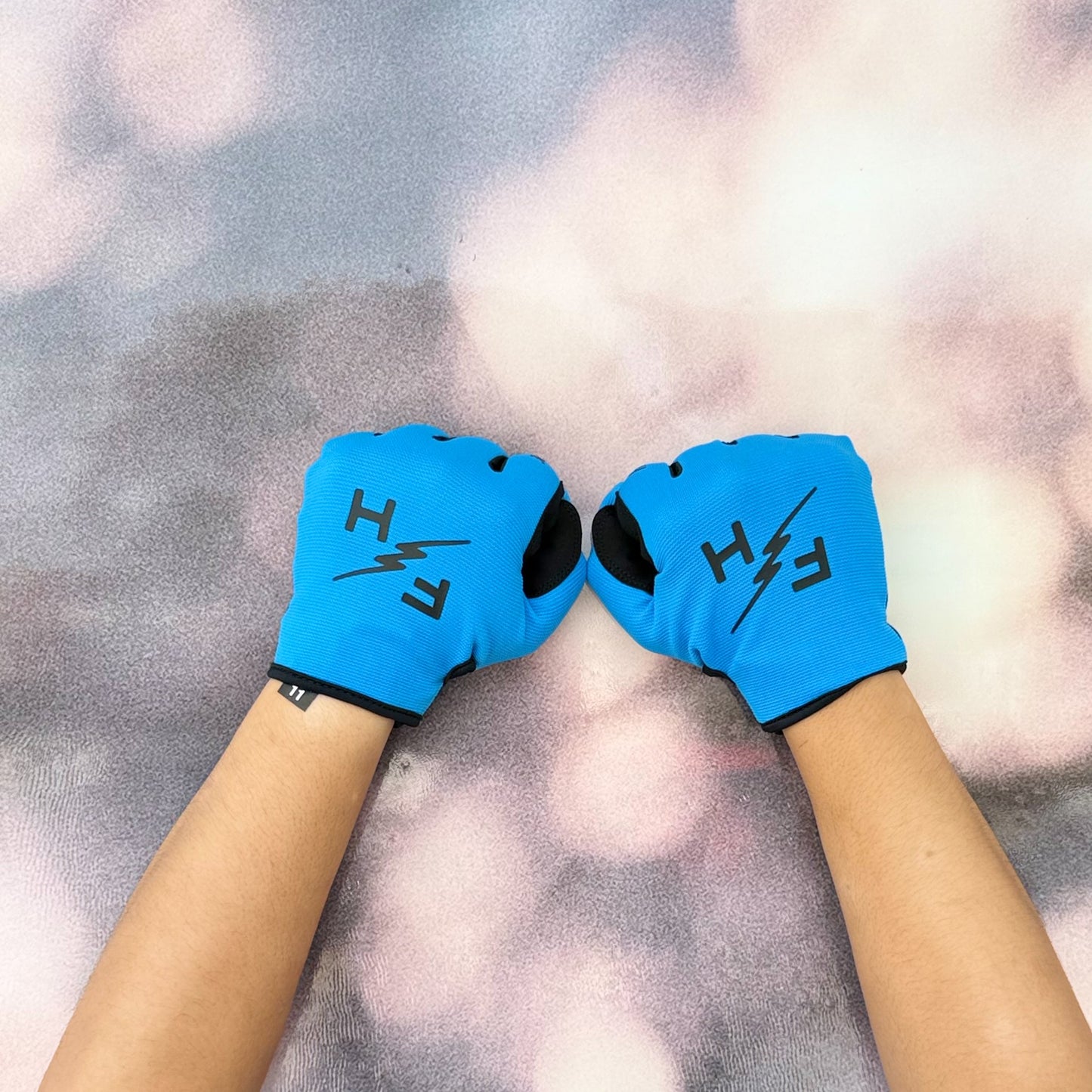 ถุงมือไบท์เกอร์ FASTHOUSE CARBON ETERNAL GLOVE BLUE