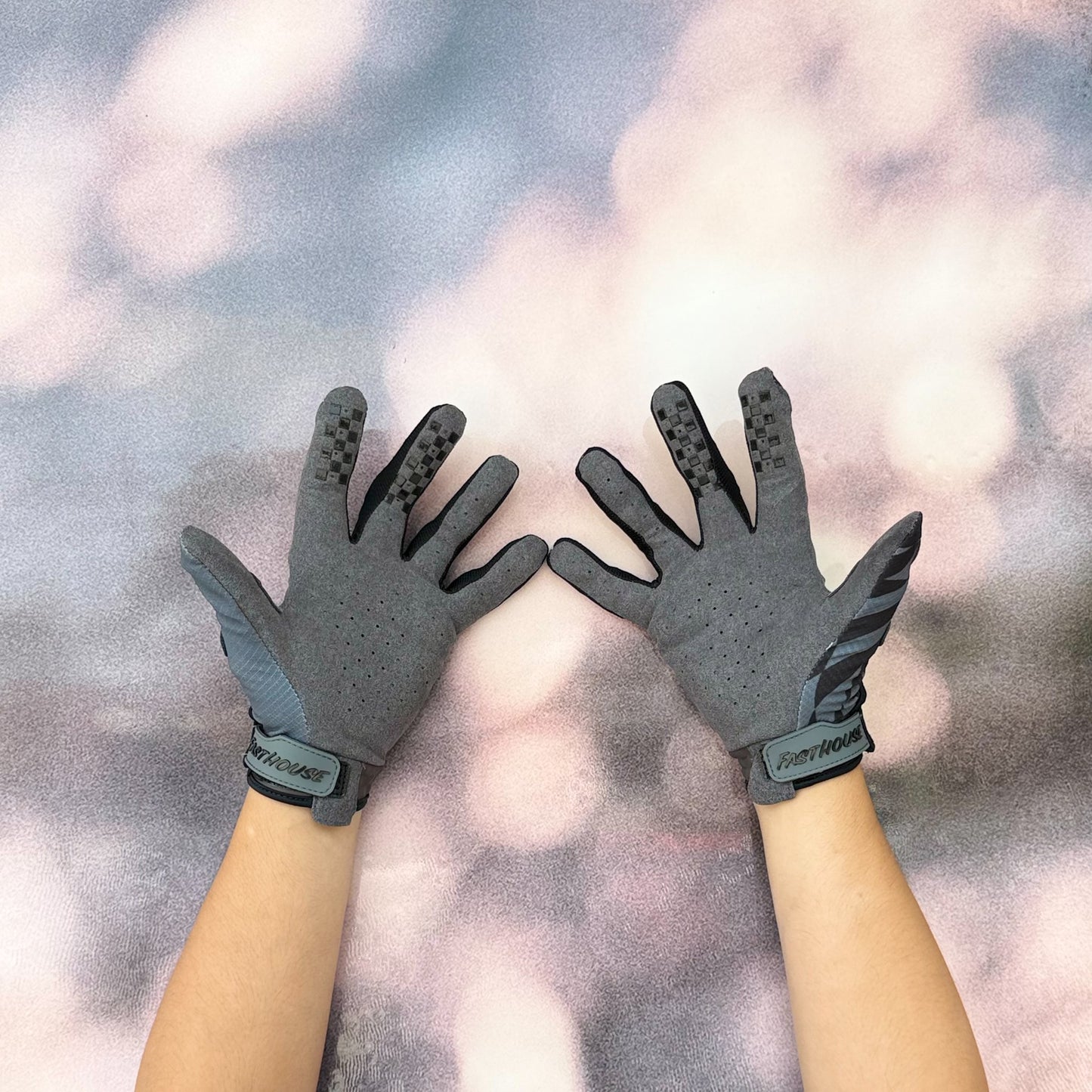 ถุงมือไบท์เกอร์ FASTHOUSE ELROD HATTER GLOVE GRAY