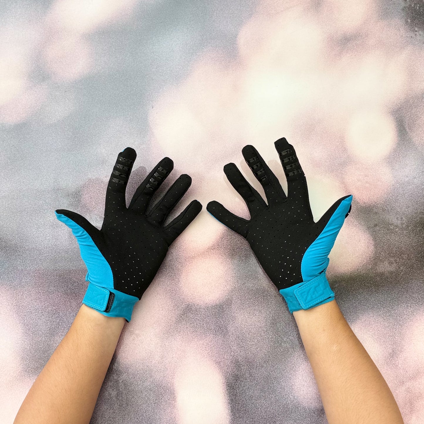 ถุงมือไบท์เกอร์ FASTHOUSE HELIX DAYTONA GLOVE ELECTRIC BLUE