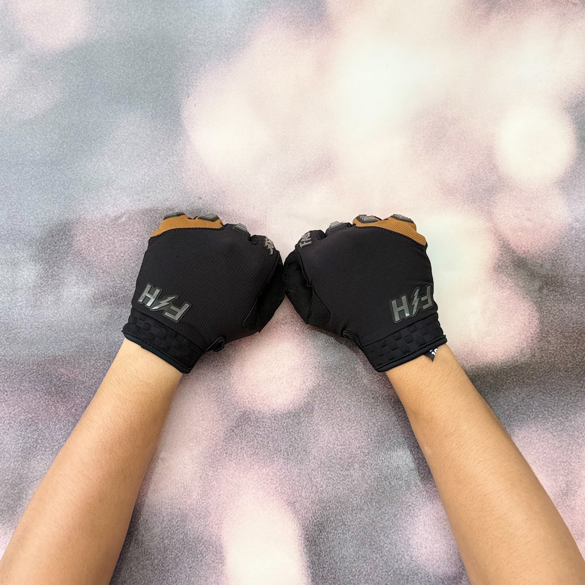 ถุงมือไบท์เกอร์ FASTHOUSE OFF-ROAD BRONX GLOVE BLACK CAMEL