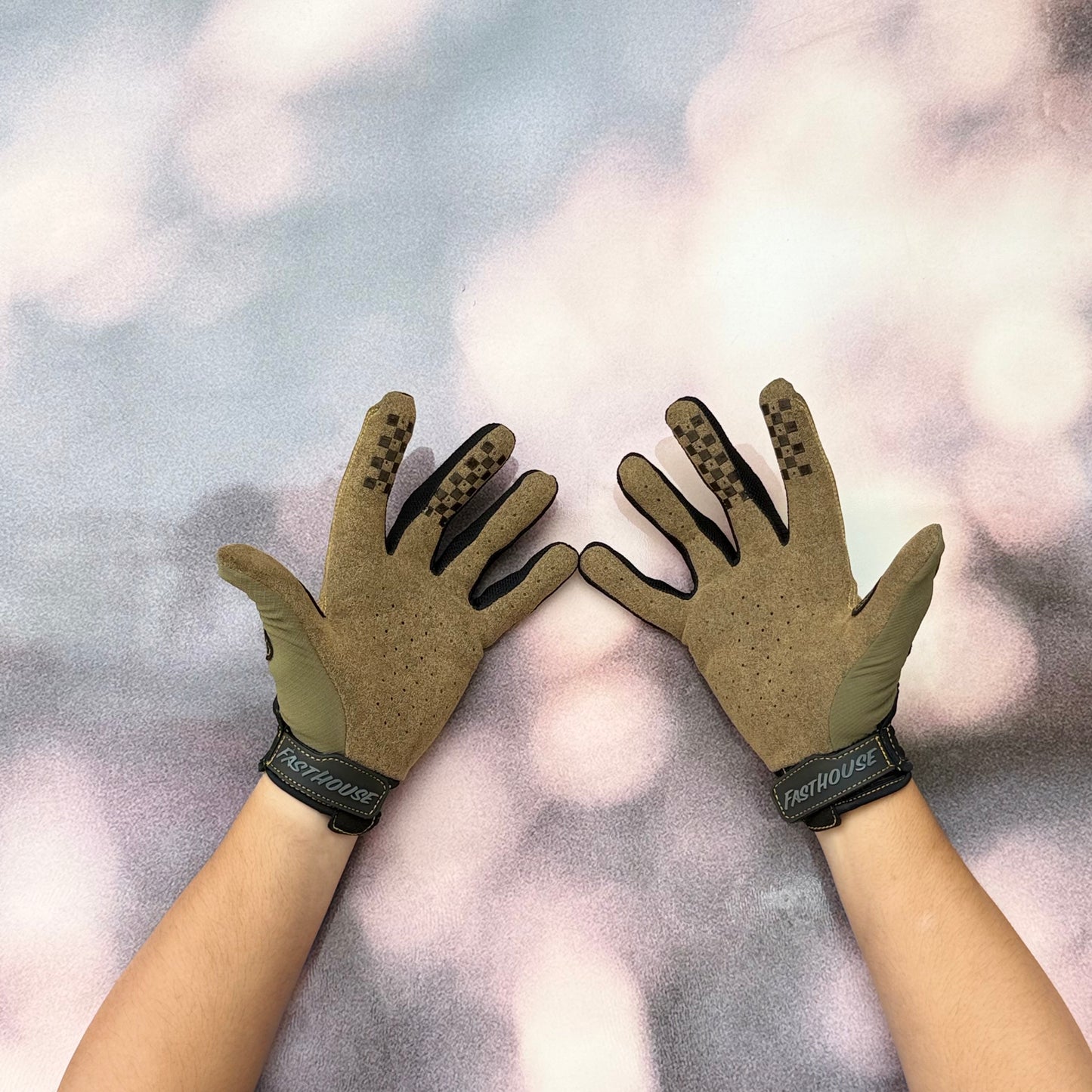 ถุงมือไบท์เกอร์ FASTHOUSE SANGUARO PETROL GLOVE OLIVE