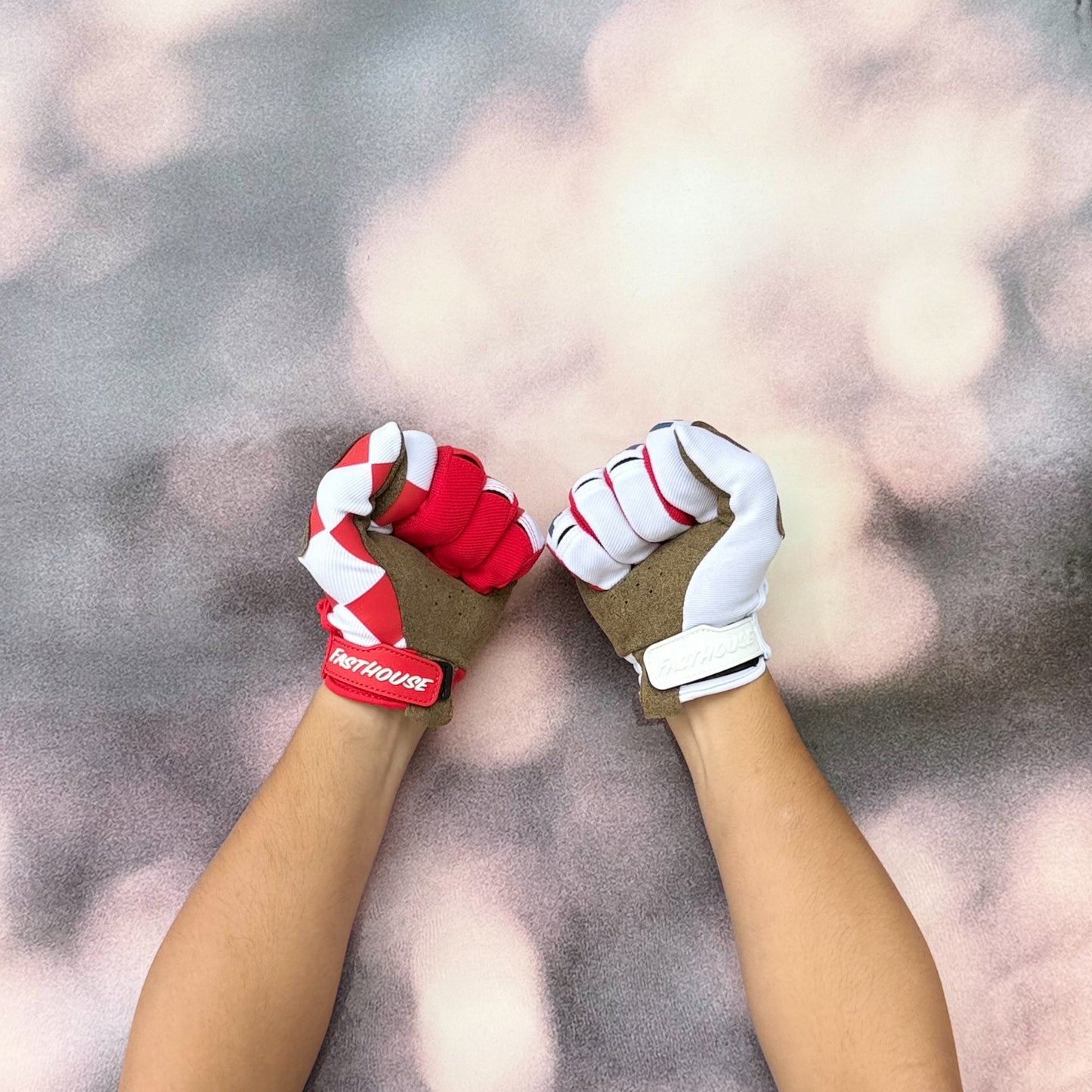 ถุงมือไบท์เกอร์ FASTHOUSE SPEED STYLE HERO GLOVE WHITE RED