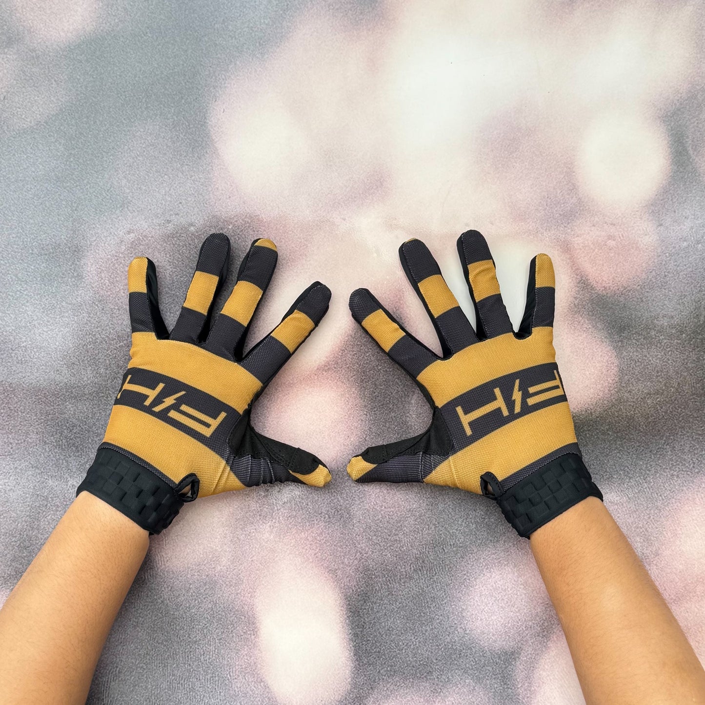 ถุงมือไบท์เกอร์ FASTHOUSE VAPOR RAY GLOVE VINTAGE GOLD BLACK