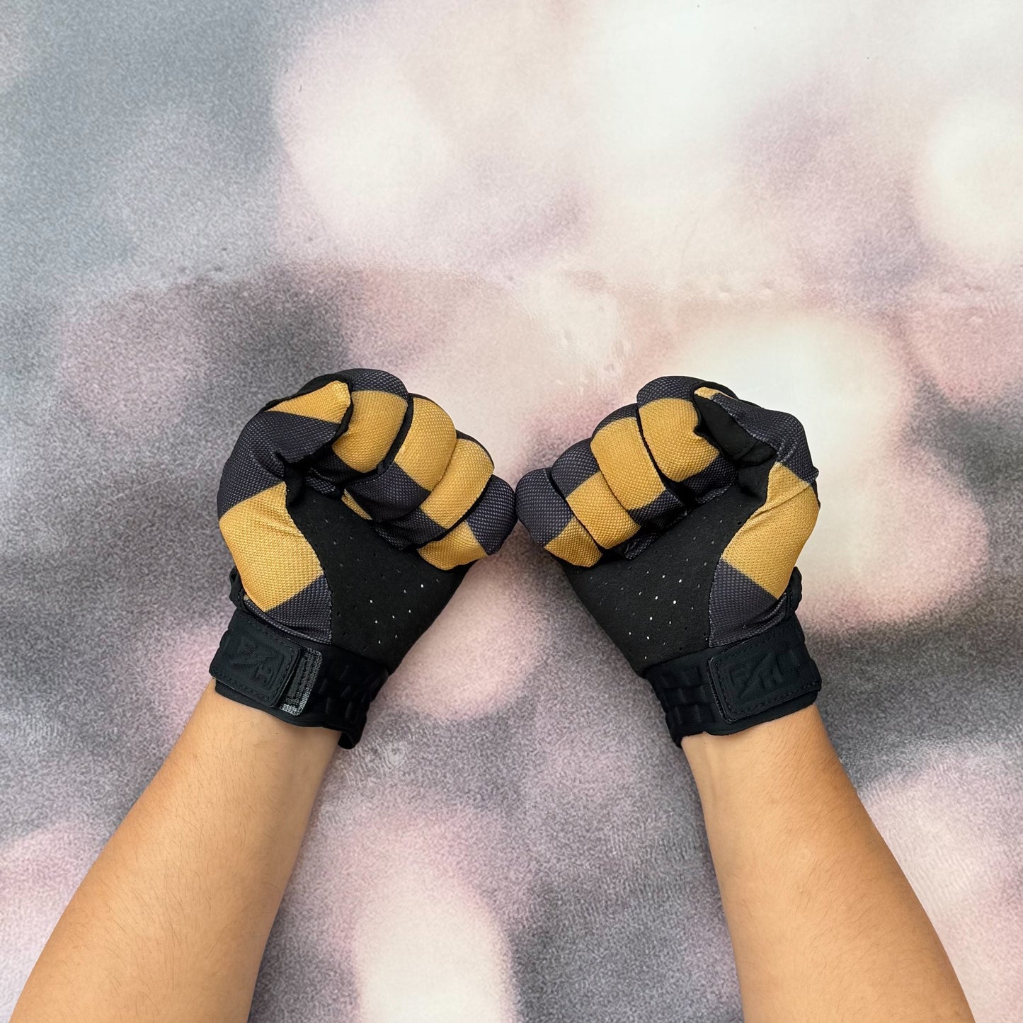 ถุงมือไบท์เกอร์ FASTHOUSE VAPOR RAY GLOVE VINTAGE GOLD BLACK