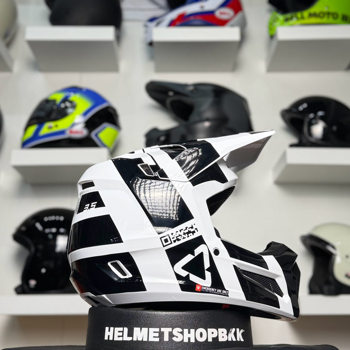 หมวกกันน็อคเด็ก LEATT MOTO 3.5 JUNIOR V24 BLACK WHITE