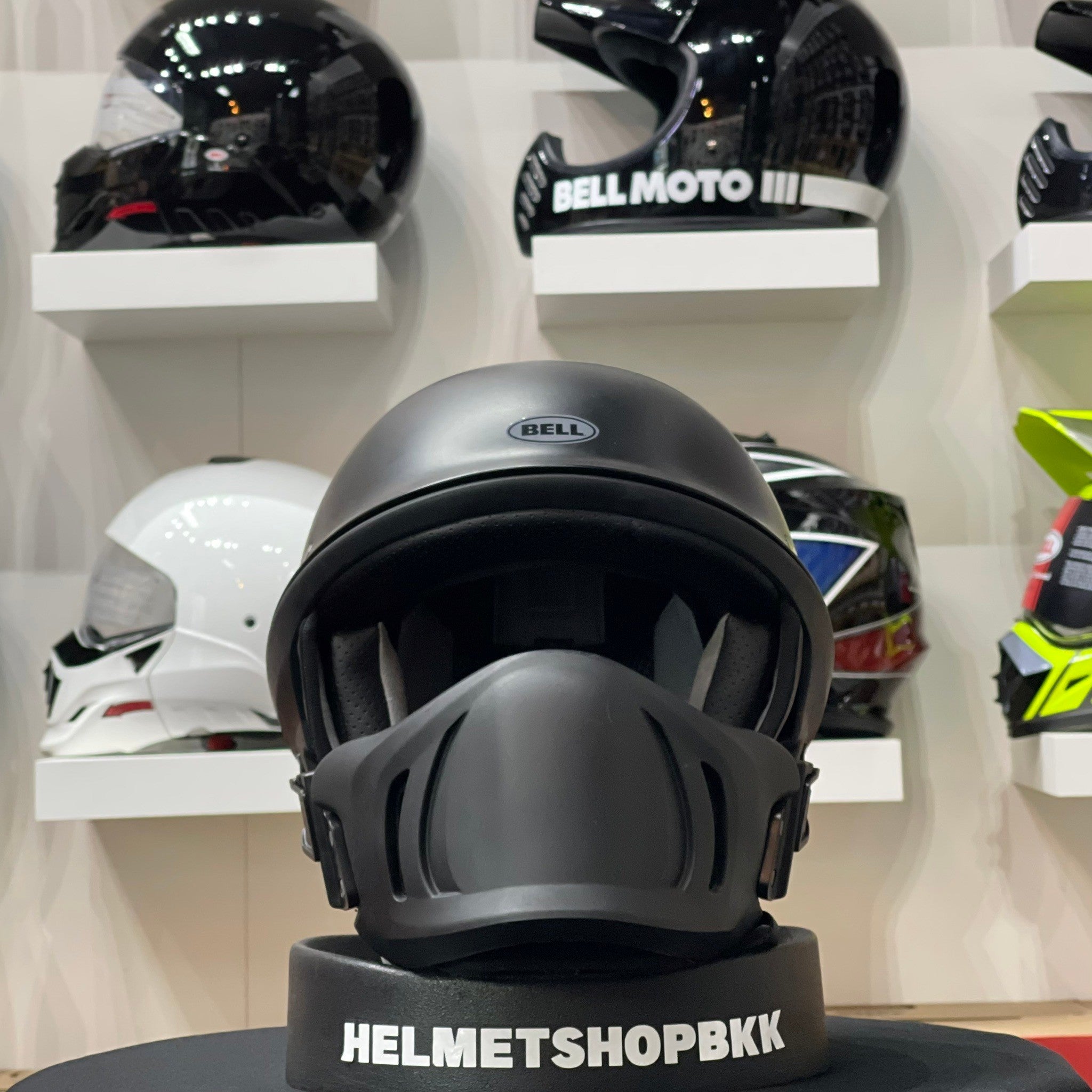 BELL ROGUE SOLID MATTE BLACK – Helmetshopbkk