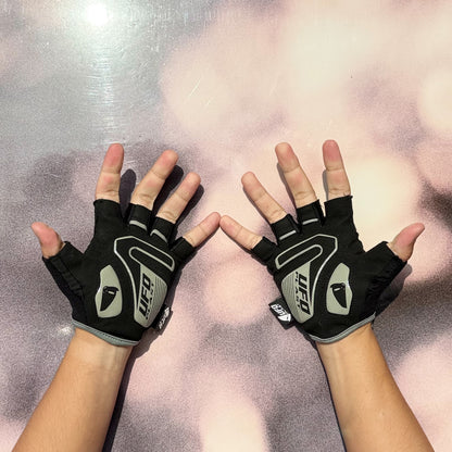 ถุงมือ UFO STANTON GLOVES BLACK AND GREY
