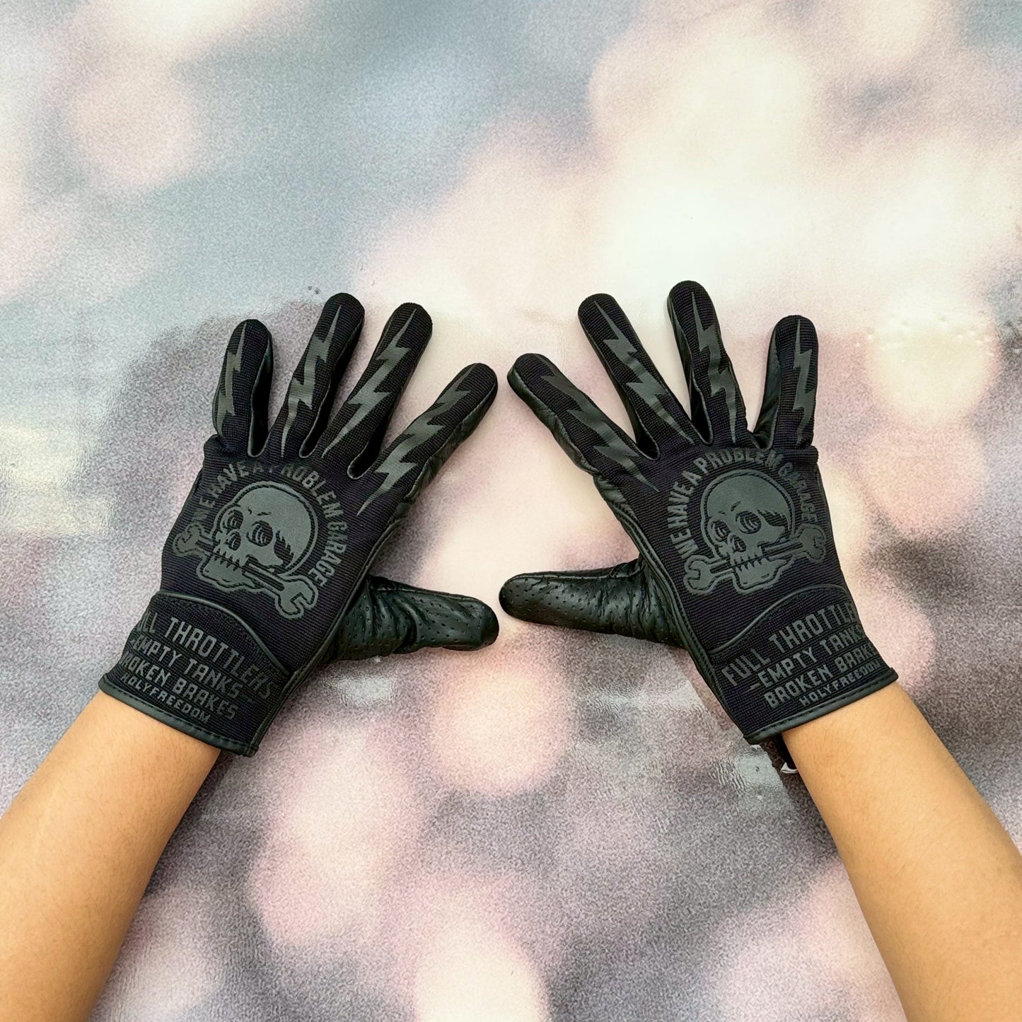 ถุงมือ HOLYFREEDOM MOTORCYCLE GLOVE - TOOLS BLACK