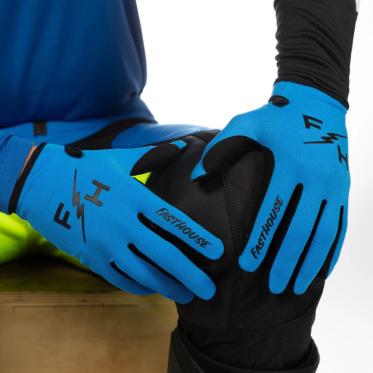 ถุงมือไบท์เกอร์ FASTHOUSE CARBON ETERNAL GLOVE BLUE