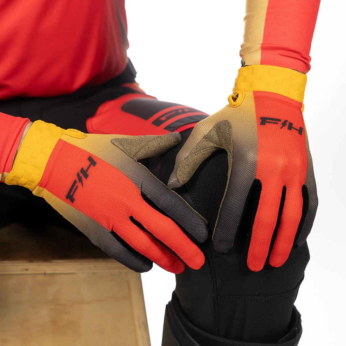 ถุงมือไบท์เกอร์ FASTHOUSE VAPOR REACT GLOVE RACING RED BLACK
